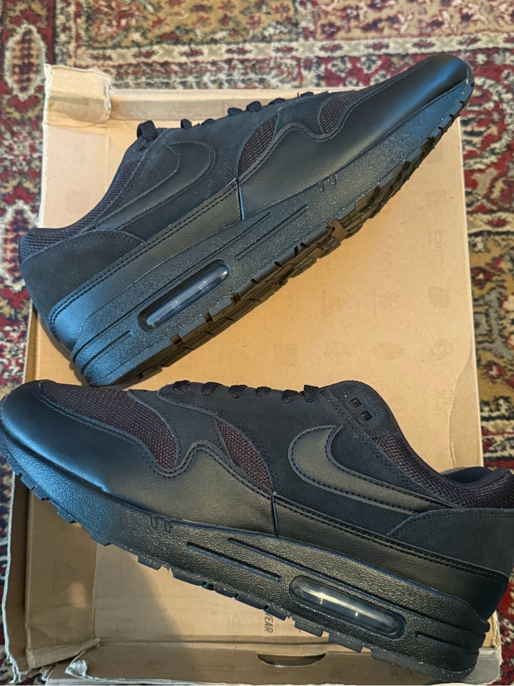 Nike Air Max 1 Essential Triple Black Low-Top Air Max Sneakers